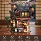 Two sliding shoji doors on front of【Kasuga Grocery Store】， light wood cross-grid frames, rice-white translucent shoji paper on doors； fixed lattice window on right, grille spacing approximately 3mm, indoor shelf vaguely visible through window